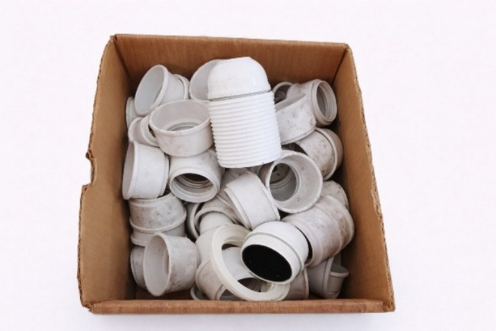 lotto-portalampada-e27-in-plastica-bianchi